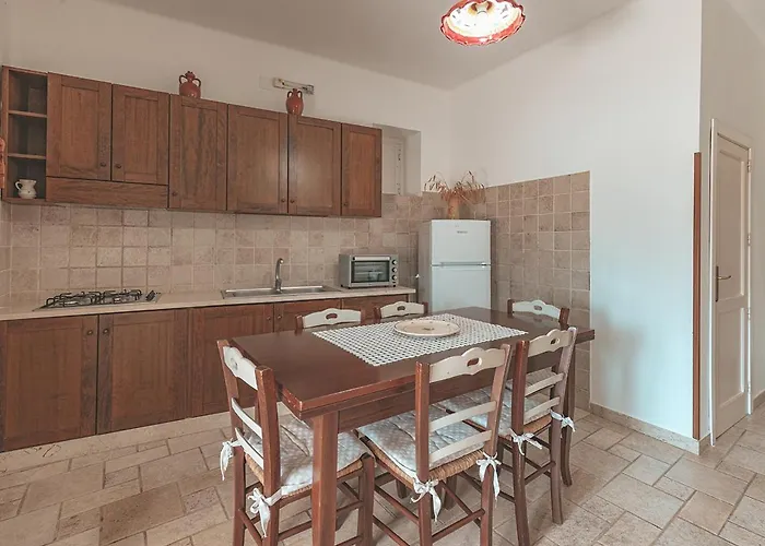 Trulli Dal Conte * לוקורוטונדו