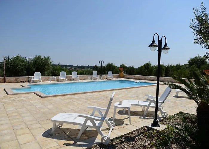 Trulli Dal Conte * לוקורוטונדו